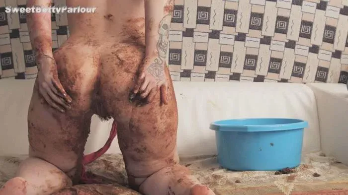 SweetBettyParlour - ENEMA and CRAP ROOM (and sofa) III [FullHD 1080p / 521 MB]