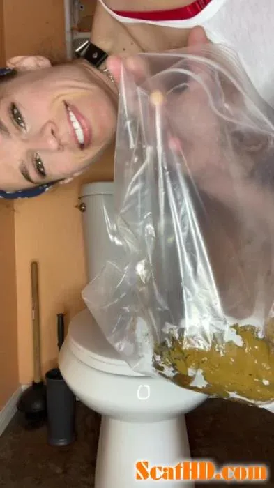 VibeWithMolly - School girl poops in bag [UltraHD 2K / 623 MB]