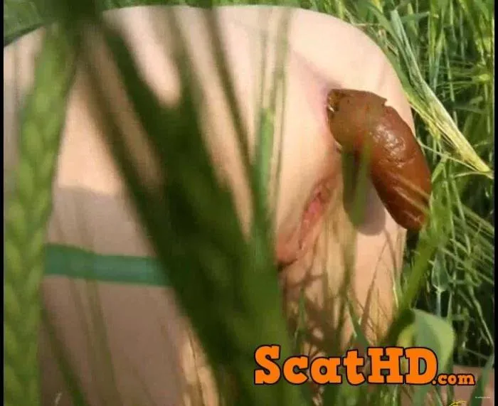 Nicolettaxxx - Summer Meadow Scared [FullHD 1080p / 118 MB]