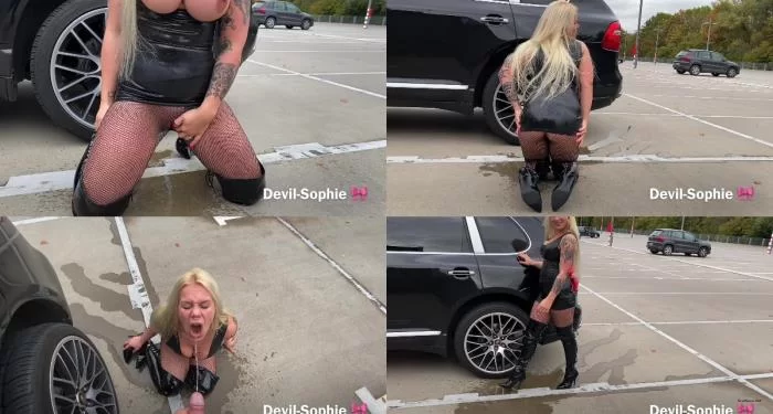 Devil Sophie - Parking Piss slut - me and you piss and the people make us horny [FullHD 1080p / 279.66 MB]
