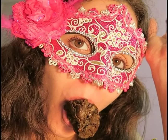 LoveRachelle2 - EATING and Sucking SHIT Off My Fingers [FullHD 1080p / 301 MB]