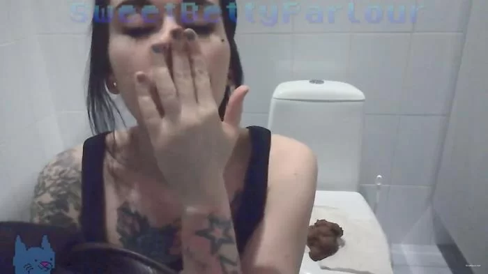SweetBettyParlour - Super Public Wc Extreme [FullHD 1080p / 711 MB]