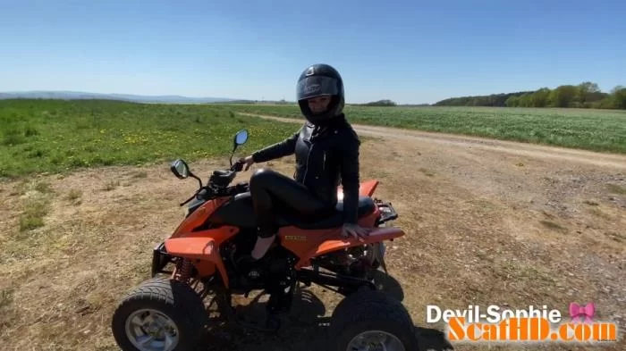 Devil Sophie - THIS is a brake track - outdoor quad shits escalated [UltraHD 4K / 840 MB]