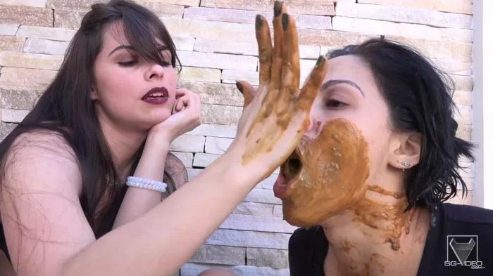 Demi Lilith And Bianca - Scat Top Model - Eat My Model Scat [FullHD 1080p / 1.61 GB]
