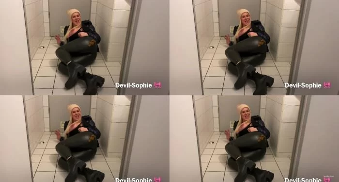 Devil Sophie - Caught with the office toilet door open - come and shit on my latex pants [UHD / 422.08 MB]