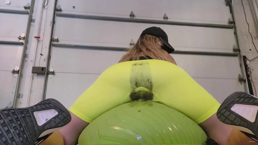 Solo: (Poop Videos) - Workout gone wrong girl shitted her leggings and shorts [FullHD 1080p] (1.37 GB)