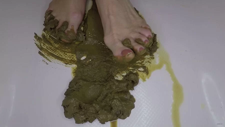 Solo: (Poop) - Close Up Thick Turd Foot Smashing Porn [FullHD 1080p] (180 MB)