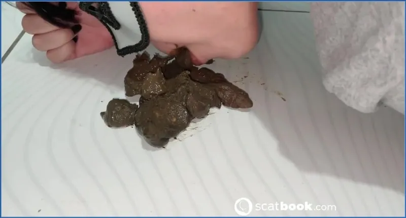 Scat Porn with Casal Fist: Comendo do Chão - scat porn video at ScatSlave.net