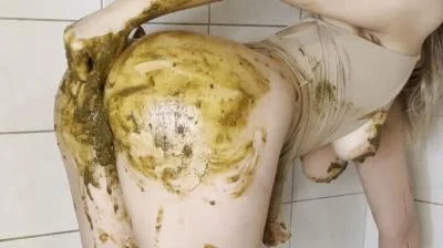 Solo: (Violette Scat) - Feeding Myself [UltraHD 4K] (Toilet Slavery, Scatting)