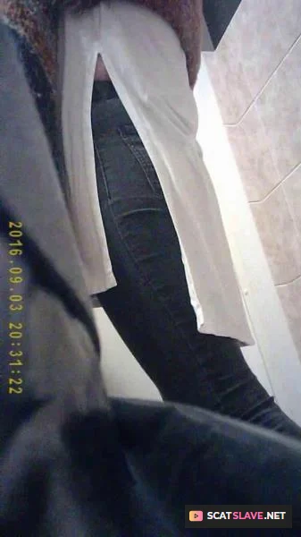 hidden camera in the women's toilet of the institute [SD / 1.98 GB]