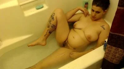 Solo: (Piss and Shit) - Bath Nude Wet Bubbly Deep Bassy Farting [HD 720p] (Homemade, Masturbation)