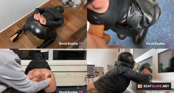 Devil Sophie - Auf frischer Tat ertappt - Piss pervers und Anal Spreizung mit Analcreampie [FullHD 1080p / 153.88 MB]