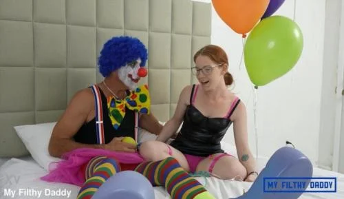 Amy Quinn - Kinko the Clown has a pee party with lil Amy [FullHD 1080p / 520.4 MB]