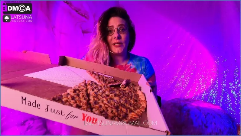 Lady Tsunam - Personal Pizza Fail, Anal Fetish - popular scat video at ScatSlave