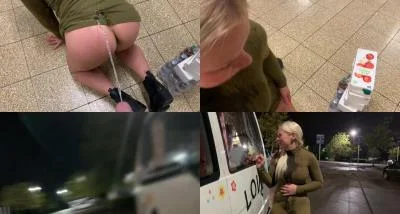 Devil Sophie - Pissed in the middle of the exit of the shopping center [FullHD 1080p / Fetish, Exhibition]
