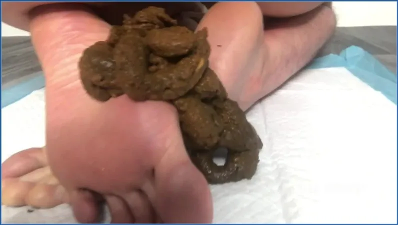 Poop on My Feet - Farting, Pissing Fetish from United Kingdom HD 720p - scat porn video at ScatSlave.net