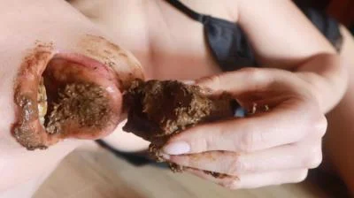 Scatting: (Sabrina Dacos) - Lemon Squeezy [FullHD 1080p] (Pooping, Shit Play)