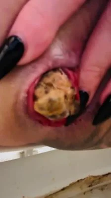 Scatbook (Taylor Nicole) - Look at that prolapse! [UltraHD 4K] (Puking, Scat)
