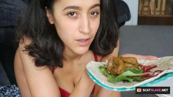 Scatbook.com: (Ella Dearest aka Efro Ella) - Snack For My Boyfriend [HD 720p] (24.1 MB)