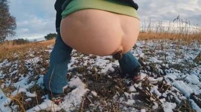 Filthygrid (Mia Skye aka MiaRoxxx) - First Snow [HD 720p] (Big Pile, Defecation)