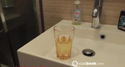 Smiley and Nikki pee for you [FullHD 1080p / Femdom, Pissing]