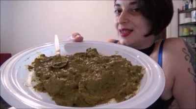 Scatshop (Mistress Roberta) - Morning Feeding [SD] (Amateur, Defecation)