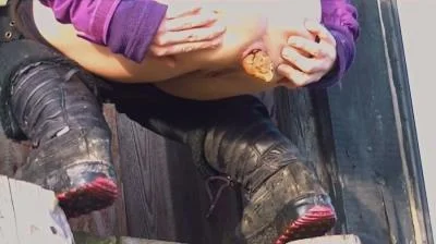Filthygrid (Mia Skye aka MiaRoxxx) - Hunter's Throne [HD 720p] (Defecation, Pooping)