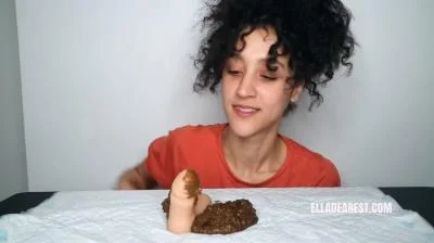 Scatbook (Ella Dearest aka Efro Ella) - PEE PEE POO PLAY [HD 720p] (Pissing, Toy)