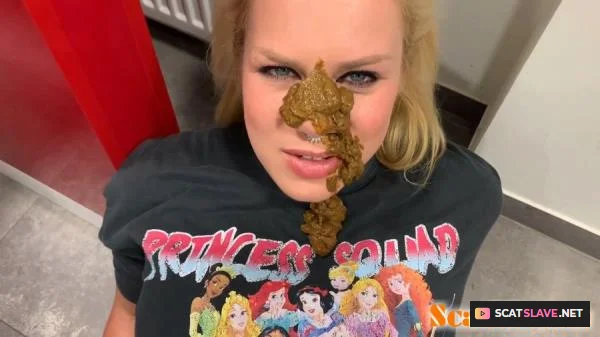 Devil Sophie - He shits me in the face Devil Sophie - Public brazen shit in the burger car in front of the burger shop! [FullHD 1080p / 402 MB]