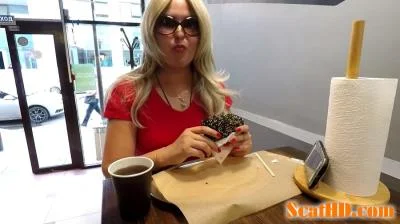 janet - Leggings Pooping In Fast Food Restaurant [FullHD 1080p / Pee, Farting]