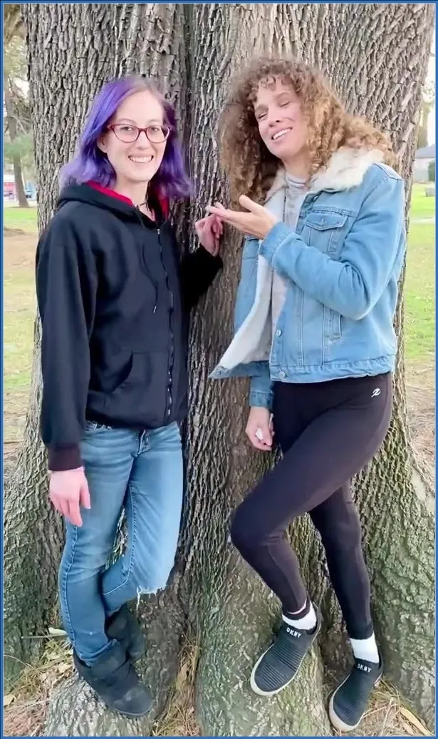 Download VibeWithMolly in Two MILFS Public Flash and Pee - 2022 SD ScatSlave.net