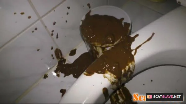HotDirtyIvone - A diarrhea everywhere [FullHD 1080p / 514 MB]