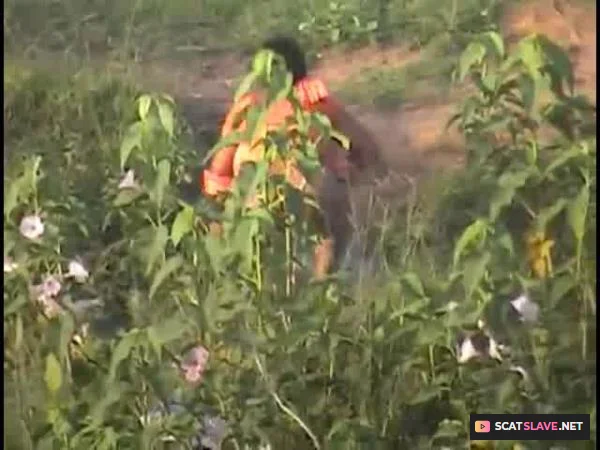 Indian Pissing [SD / 85.4 MB]