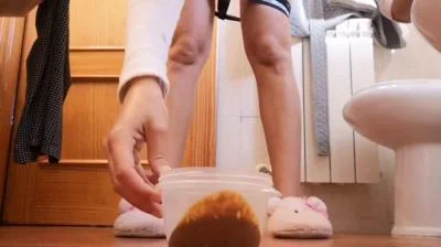 Scatbook: (Miss Lith) - Scat y Pissing [HD 720p] (33.1 MB)