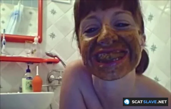 GlamourScat: (Santara Scat) - Me In Bathtube Full Of Poo And Pee [SD] (162 MB)
