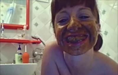 GlamourScat: (Santara Scat) - Me In Bathtube Full Of Poo And Pee [SD] (162 MB)