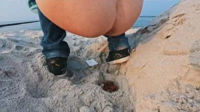 Filthygrid.com - Beach Shitting [HD 720p] 16.9 MB