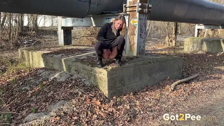 Urine Soaking Pissing on Concrete Pillar in Honest Outdoor - popular scat video at ScatSlave