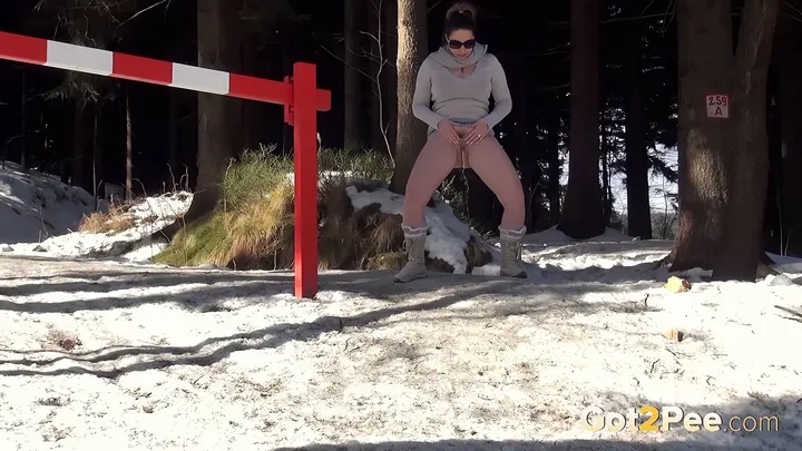 Outdoor Solo Brunette Pisses in Fresh Snow - Real Watersports Action - scat porn video at ScatSlave.net